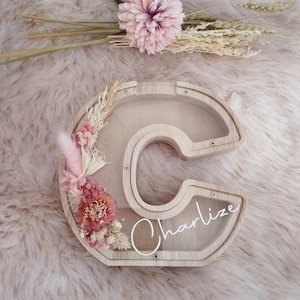 Hucha infantil con flores secas - Decoración habitación bebé - Letra C - Nombre Charlize