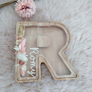 Hucha infantil con flores secas - Decoración habitación bebé - Letra R - Nombre Romy