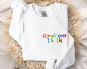 Suena gay Estoy en (pecho superior izquierdo) Sudadera de cuello redondo unisex bordada / Refranes de camisa divertidos / Sudadera LGBTQ / Orgullo gay