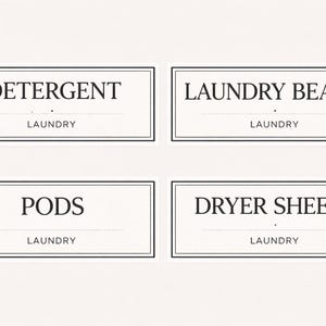 Peut inclure: Quatre étiquettes rectangulaires pour la buanderie avec du texte noir sur fond crème. Les étiquettes indiquent "DETERGENT", "LAUNDRY BEADS", "PODS" et "DRYER SHEETS". Chaque étiquette a une fine bordure noire et le mot "LAUNDRY" en dessous.