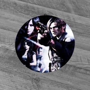 Anpassade Resident Evil och Dino Crisis 3 i runda skräckklistermärken - Lady Dimitrescu, Ada Wong, Utbrott, Revelations, By, Biohazard RE 6