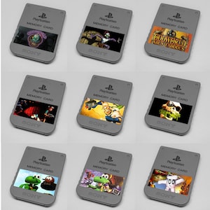 Puede incluir: Nueve tarjetas de memoria PlayStation grises con etiquetas de arte de juego. Cada tarjeta tiene el logotipo de PlayStation y "MEMORY CARD", junto con el logotipo de Sony. El arte del juego varía, con personajes y títulos como "Oddworld: Abe's Exoddus".