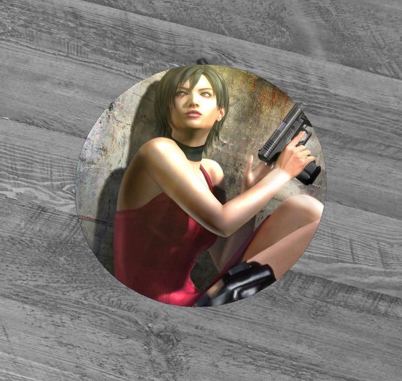 Anpassade Resident Evil och Dino Crisis 3 i runda skräckklistermärken - Lady Dimitrescu, Ada Wong, Utbrott, Revelations, By, Biohazard Ada Wong