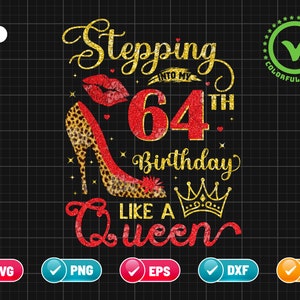 Puede incluir: Diseño gráfico de purpurina dorada con el texto "Stepping into my 64th Birthday Like a Queen". El diseño presenta un zapato de tacón alto rojo con estampado de leopardo, un labio rojo y una corona dorada.