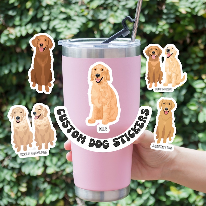 K&ouml;nnte beinhalten: Ein Set mit vier individuellen Hundestickern mit Golden Retrievern. Jeder Sticker zeigt einen anderen Hund mit seinem Namen. Die Sticker sind auf einem rosa Hintergrund mit dem Text "Custom Dog Stickers".
