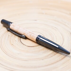 Stylo feuille d'érable en métal. Stylo en bois d'érable