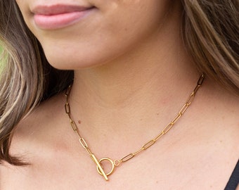 Paperclip toggle necklace gold chain