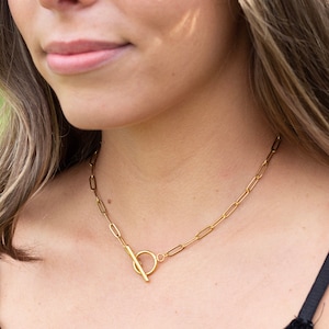 Paperclip toggle necklace gold chain