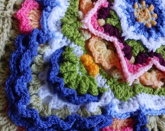 Kay Marlene crochet block with video tutorials and small granny square