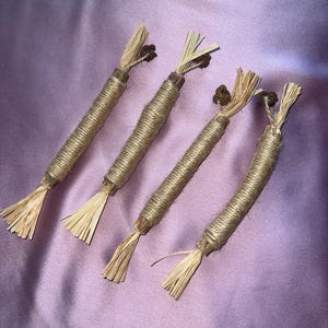 Natural Silver Vine Stick Cat Toy - Promotes Cat Health