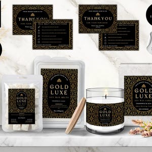 Puede incluir: Un conjunto de etiquetas imprimibles para velas y fundidos de cera con un diseño geométrico en oro y negro. Las etiquetas incluyen el texto "Gold Luxe" y "Soy Wax Melts" o "Soy Wax Candle".