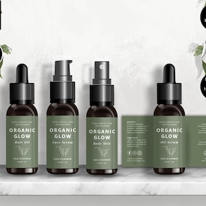 Può includere: Quattro bottiglie di vetro marrone con tappi neri ed etichette verdi. Le etichette riportano il testo "Organic Glow" e il nome del prodotto, come "Olio per capelli" o "Siero per il viso".
