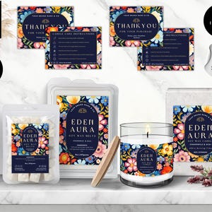以下が含まれることがあります： 花柄のデザインのキャンドルとワックスメルトのラベルセット。ラベルには、「Eden Aura」と「Soy Wax Melts」の文字が金色の文字で書かれています。ラベルは青と白の花柄で囲まれています。ラベルは12サイズ以上も用意されています。