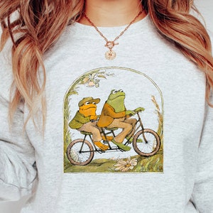 Frog And Toad Sweatshirt, Cute Frog Shirt, Cottage core Aesthetic, Book Lover Sweatshirt, Frog and Toad Unisex T-shirt, Vintage Classic Book