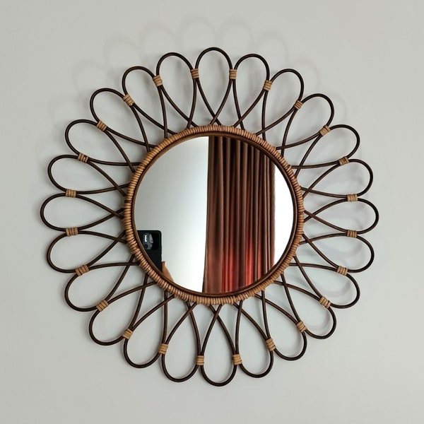 Brown Rattan Flower Wall Mirror, Boho Round Rattan Mirror, Circular Daisy Mirror, Wicker Mirror, Rattan Wall Hanging, Rattan Wall Decor