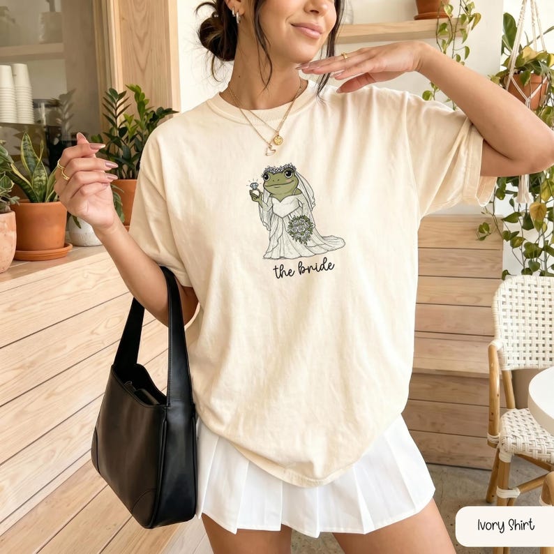Bridal Frog Party Comfort Colors Shirts, Funny Bridesmaids Tee, Maid Of Honor Gift, Funny MOG & MOB Wedding Shirt, Bridesmaid Proposal Gift Bild 3