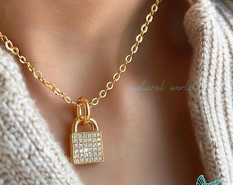 Diamanten hangslothanger, sierlijke diamanten slothanger, diamanten vierkant hangslothanger, hangslot bedelhanger ketting, gouden liefdesslothanger