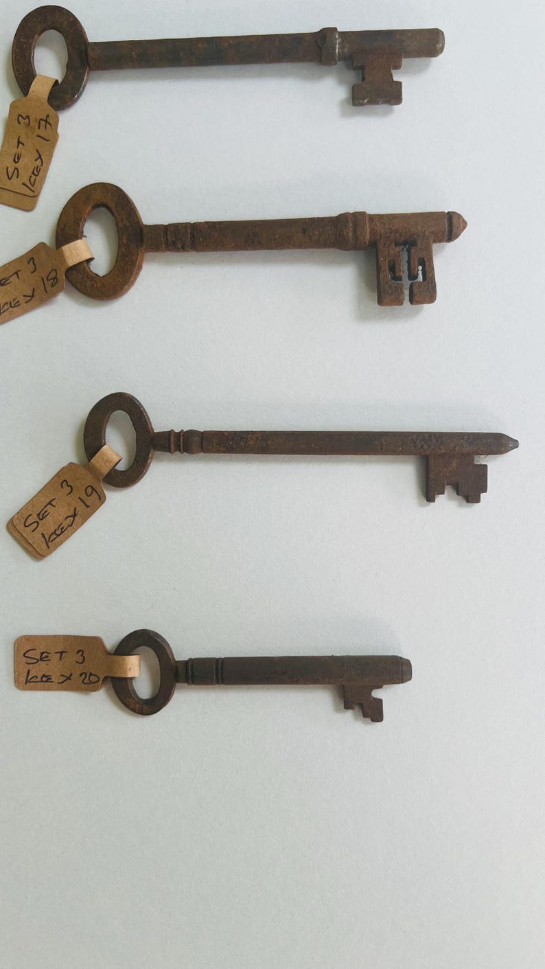 Vintage Metal Keys - British Antique Collectible Keys - Set 3 image 8
