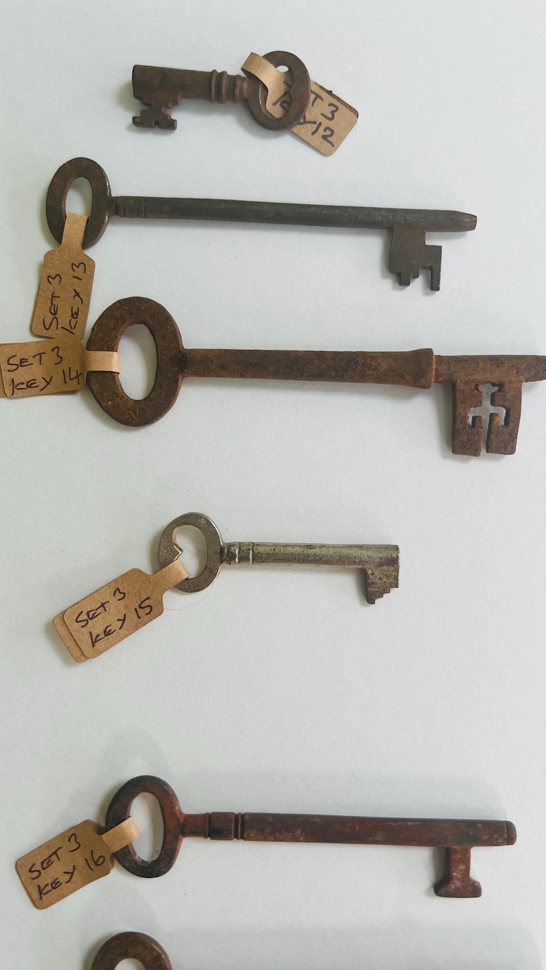 Vintage Metal Keys - British Antique Collectible Keys - Set 3 image 6