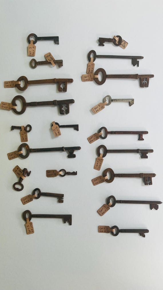 Vintage Metal Keys - British Antique Collectible Keys - Set 3