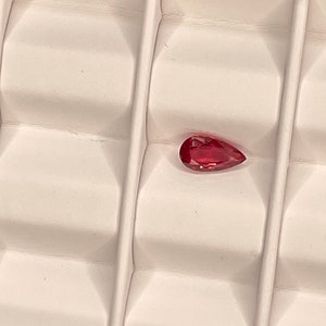 Exceptional natural sapphire vs 1.05 ct