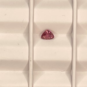 Beautiful natural sapphire 0.50 ct unheated