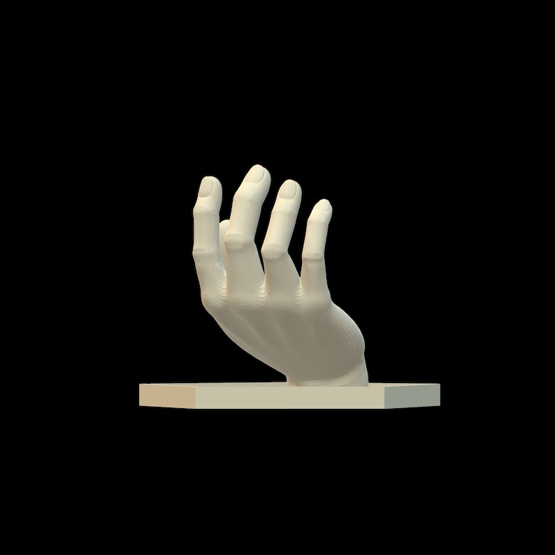 Op de afbeelding: Een cr&egrave;mekleurig, gebeeldhouwd handmodel met realistische vingerpositionering en anatomische details, gemonteerd op een platte, zeshoekige basis. Het beeldhouwwerk is uitgevoerd in een effen, matte afwerking die de natuurlijke kromming vastlegt.