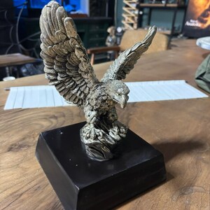 Eagle Statue STL – 3D Printable Bust Sculpture – Detailed Resin Model – Wildlife Home Decor File image 9