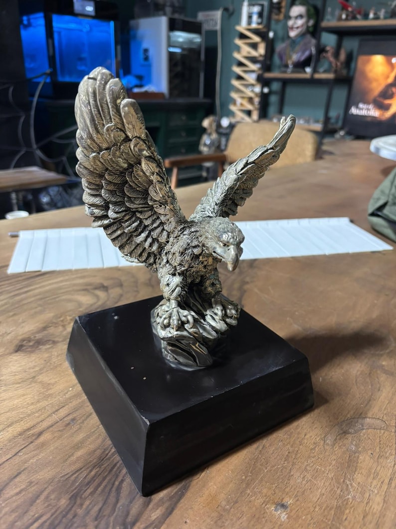 Eagle Statue STL – 3D Printable Bust Sculpture – Detailed Resin Model – Wildlife Home Decor File image 9