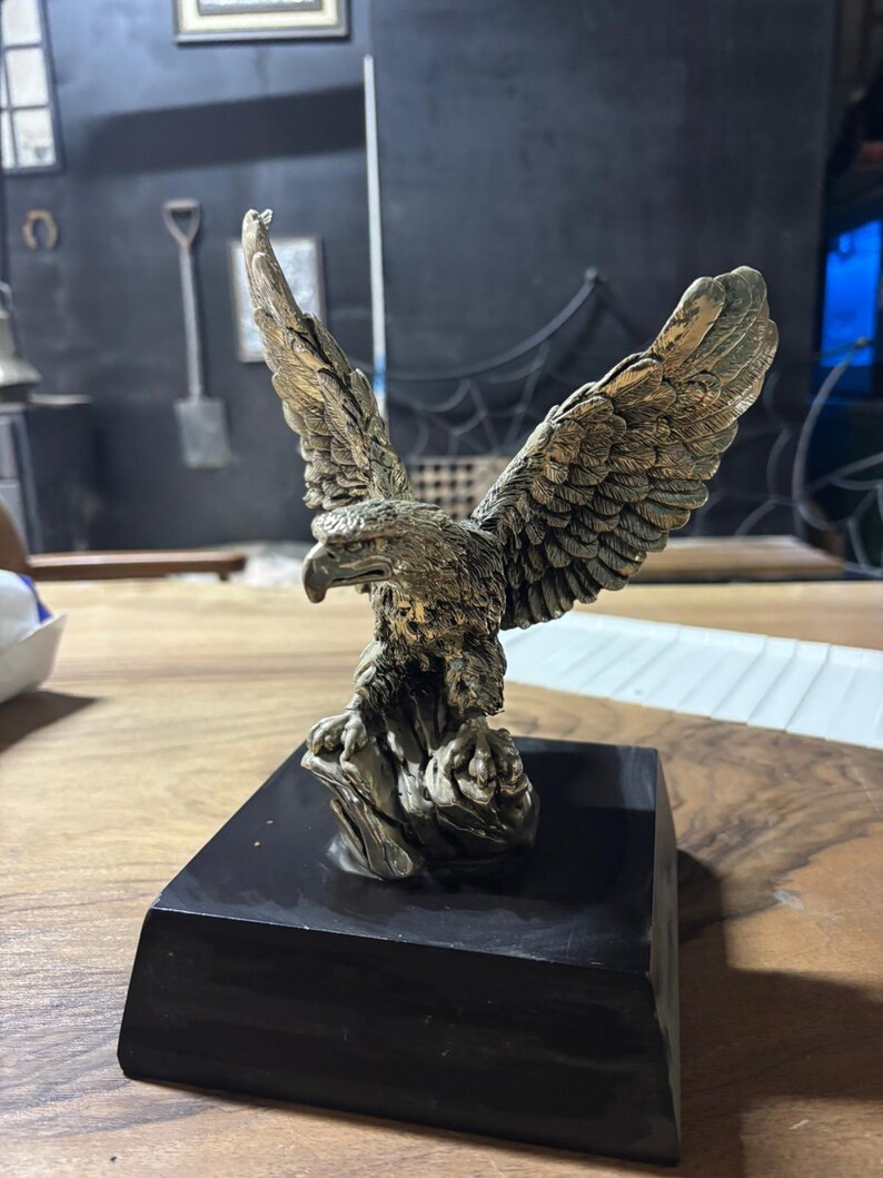 Eagle Statue STL – 3D Printable Bust Sculpture – Detailed Resin Model – Wildlife Home Decor File image 8
