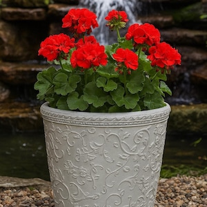 29cm Blenheim polyresin off white  flower pot