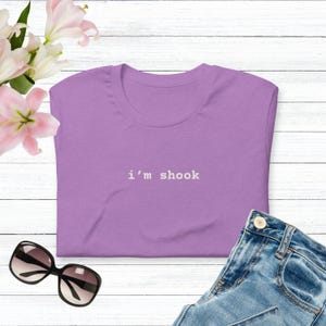 Im Shook Shirt Surprised Minimalist T-shirts Funny Slogan Tshirts Y2K Slang Tees Gift For Gen Z Emotional Phrase Top Mental Health Tee