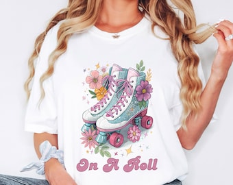 Camiseta On A Roll Comfort Colors, camiseta gráfica de patines de los 90, camiseta retro con flores brillantes para patinar, camiseta nostálgica y divertida para chica patinadora.
