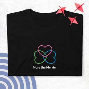 Op de afbeelding: Een set van drie keramische mokken met een gespikkelde, matte afwerking. De mokken zijn in tinten crème, lichtgrijs en donkergrijs. Elke mok heeft een eenvoudig, minimalistisch ontwerp, perfect voor koffie of thee.