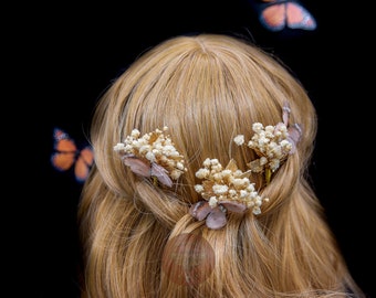 Lot de trois épingles à cheveux ornées de gypsophile et de papillons en tissu.