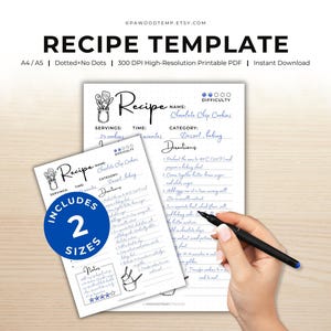 Op de afbeelding: Receptsjabloon met de tekst "RECIPE TEMPLATE" en "Recipe" in handschrift. De sjabloon bevat secties voor porties, tijd, moeilijkheidsgraad en instructies. Een blauwe cirkel geeft aan dat de sjabloon 2 formaten bevat.