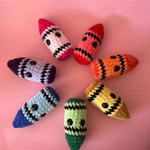 Colorful Crochet Crayon Plushies – Handmade Velvet Crayon Toys – Back to School Gift – Soft Amigurumi Crayons – Classroom Decor Teacher Gift