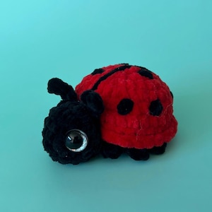 Crochet Ladybug Plush – Handmade Amigurumi Insect – Red & Black Stuffed Bug Toy – Soft Pocket-Sized Gift for Nature Lovers