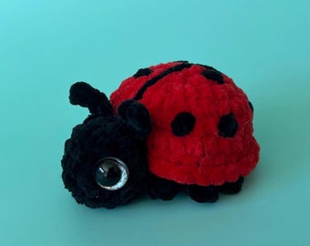 Crochet Ladybug Plush – Handmade Amigurumi Insect – Red & Black Stuffed Bug Toy – Soft Pocket-Sized Gift for Nature Lovers