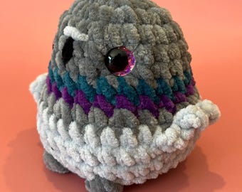 Crochet Pigeon Plushie: Handmade Velvet Yarn Amigurumi Bird with Iridescent Neck
