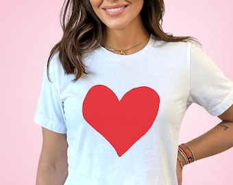 Bonita camiseta de corazón rojo Camiseta de corazón Diseño de corazón Camiseta de corazón para mujer Regalos para ella Camiseta con corazón Camiseta de San Valentín Idea de regalo por menos de 20