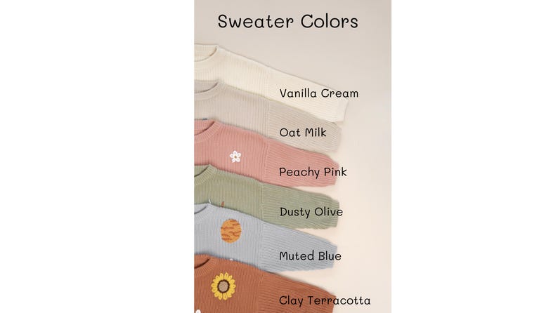 K&ouml;nnte beinhalten: Sechs Pullover in verschiedenen Farben mit gestickten Designs. Die Farben sind Vanillecreme, Hafermilch, Pfirsichrosa, staubiges Oliv, ged&auml;mpftes Blau und Terrakotta.