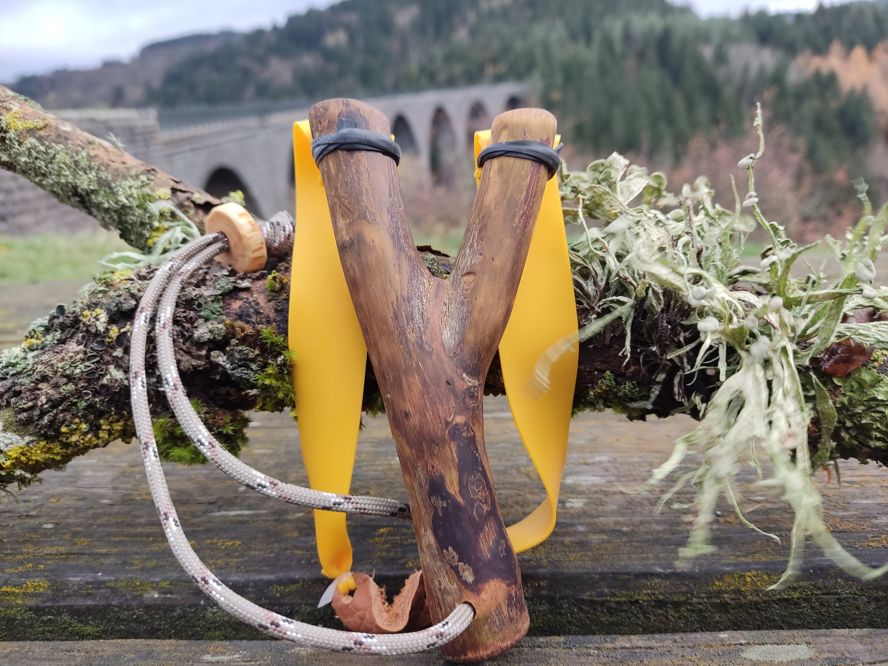 Slinghot Lance-pierre de chasse en acier inoxydable avec 1 bande en  caoutchouc haute vitesse puissante pour l'extérieur pour enfants et adultes  : : Sports et Plein air
