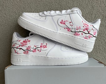 Nike Air Force 1 personnalisées Sakuras | Baskets personnalisées | Nike AF1 personnalisée - Fleurs Sakura personnalisées Air force 1