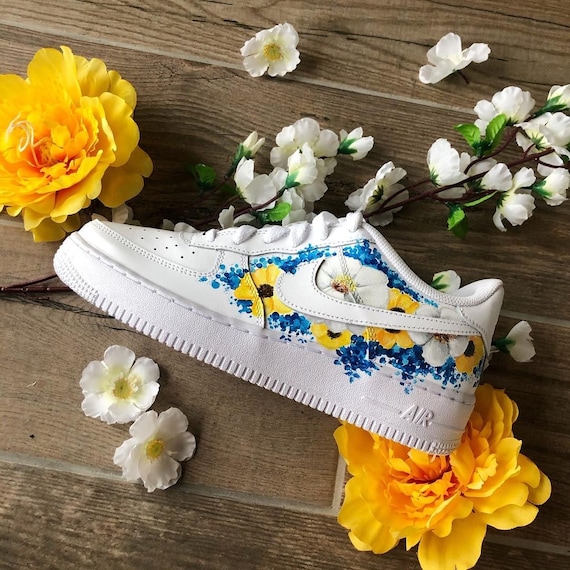 Flores azules amarillas de primavera Flores Nike Air Force 1 personalizadas Zapatillas personalizadas Nike AF1 personalizadas Flores personalizadas air force 1 Etsy Espana