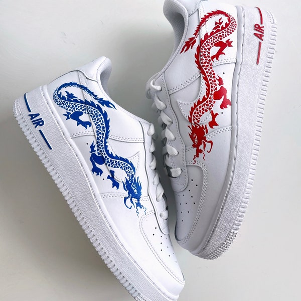 Blauwe en rode draken aangepaste Nike Air Force 1 | Gepersonaliseerde sneakers | Aangepaste Nike AF1 - aangepaste Chinese draken luchtmacht 1