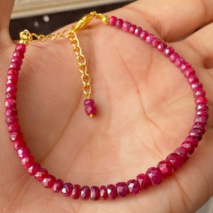Bracelet de perles rondes en rubis à facettes en rubis naturel 4-5 mm de perles rondes en rubis, bracelet en rubis à facettes de 7 pouces, bracelet cadeau