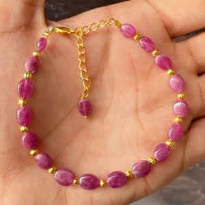 Bracelet en forme de perles ovales lisses rubis naturel Perles rubis lisses 7 pouces Bracelet rubis naturel rubis Bracelet cadeau