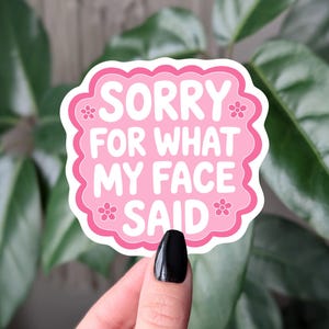 Autocollant « Désolé pour ce que mon visage a dit », autocollant humoristique et sarcastique, autocollant avec citation impertinente, cadeau pour introverti, cadeau pour collègue