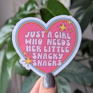 Sticker Juste une fille qui a besoin de son petit en-cas, cadeau gourmand, cadeau amusant pour un ami, sticker coeur esthétique, sticker mignon pour fille